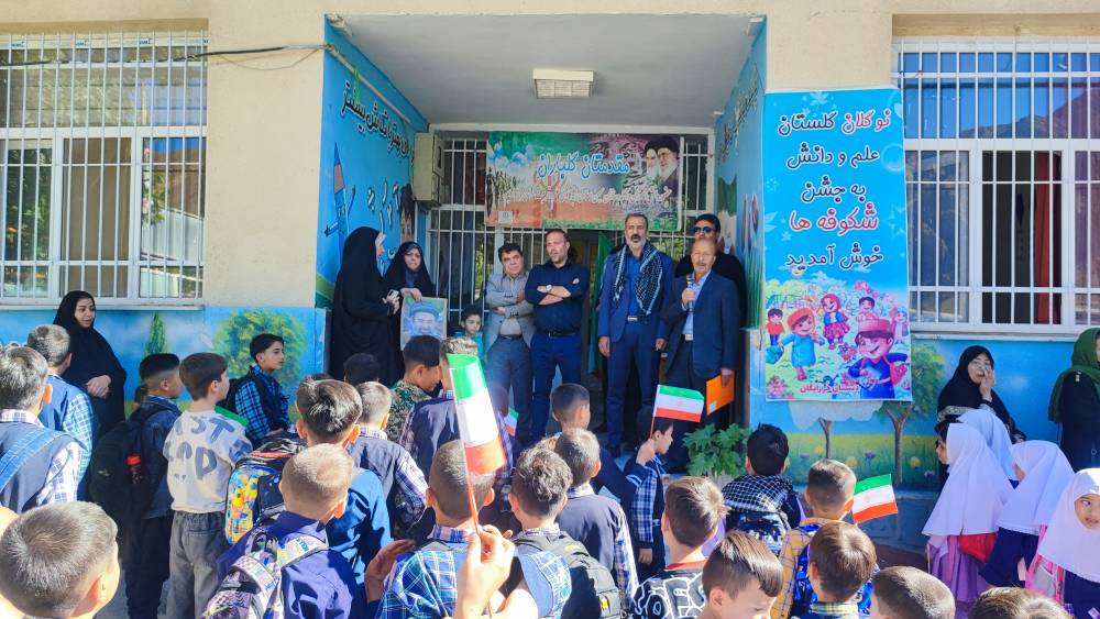 نواخته شدن زنگ آغاز سال تحصیلی در مدرسه روستای زایگان